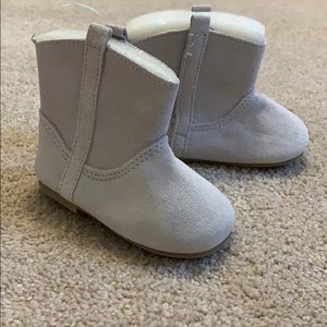 🧚🏼‍♀️3/$10 Gap baby ankle booties